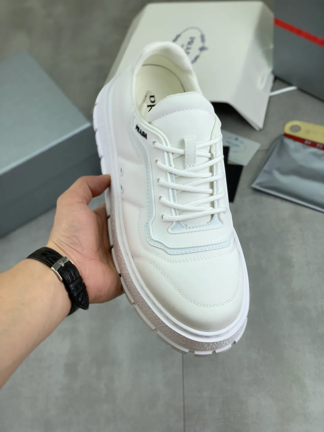 Men's men's shoes 💰P580💰 [New style] popular models are on the official website, 🆘 Trendy brand (Prada) mainly promotes popular models, avant-garde and versatile fashionable men's shoes private version mold opening, cowhide surface splicing 1:1.. Fashionable and simple, original imported cowhide lining cowhide feet; the atmosphere and personality are more fashionable, eye-catching and pursuing class. It will subvert the old idea and be a must-have for fashionistas with you! Must keep it for yourself! Tall and comfortable, large and low, high-end quality workmanship. Number of yards: 38-45 4️⃣optional.